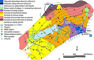 Carte géologique du bassin versant avec le positionnement des instruments et des points de mesure